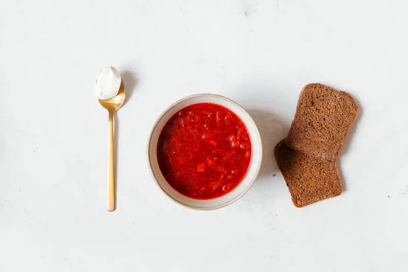 Borscht traditionnel, soupe incontournable de la cuisine slave